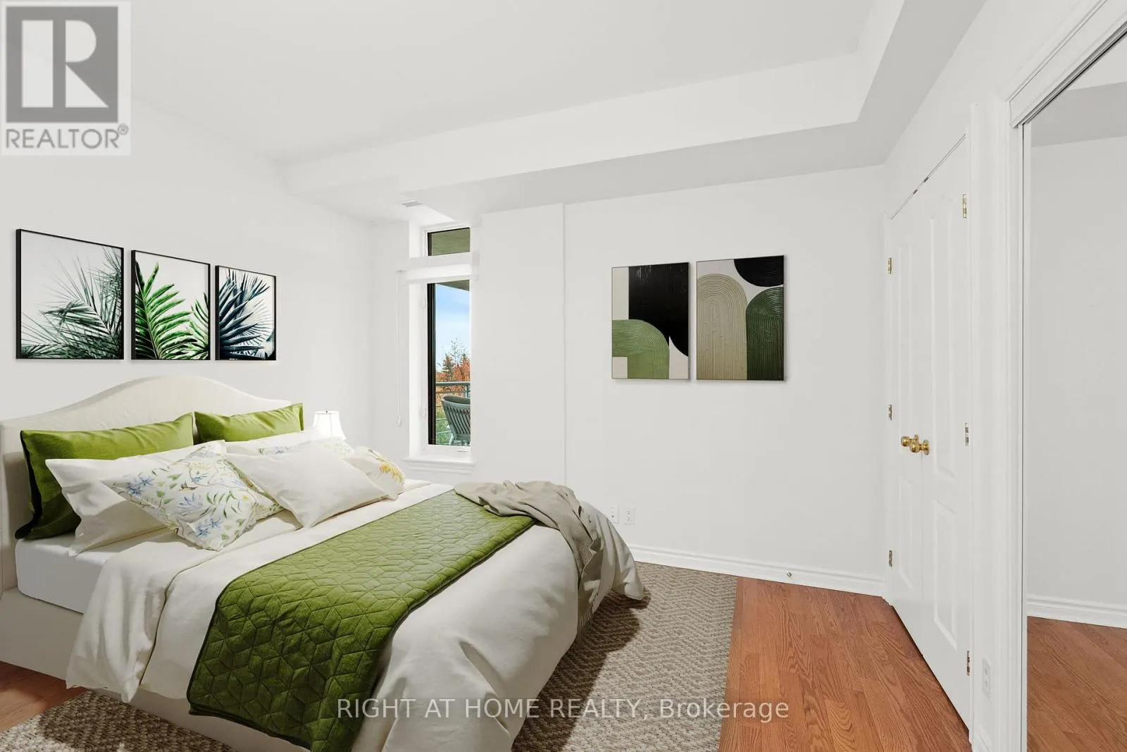 703 - 136 DARLINGTON PRIVATE SE