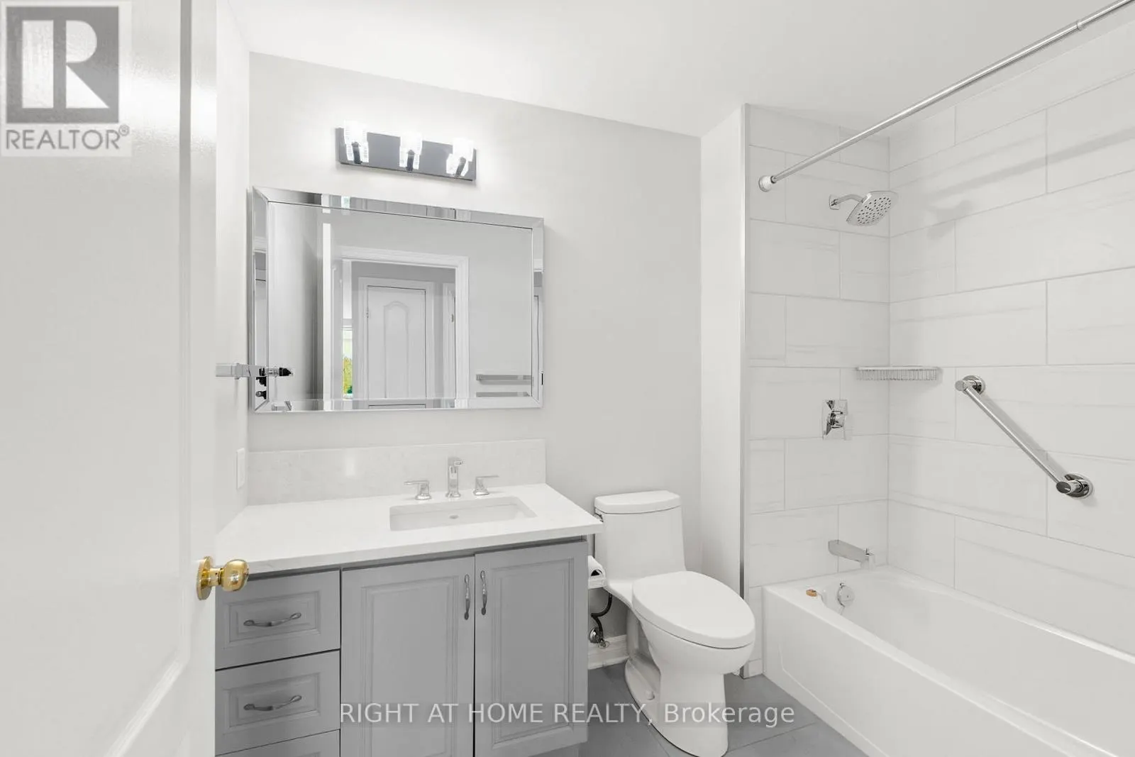 703 - 136 DARLINGTON PRIVATE SE
