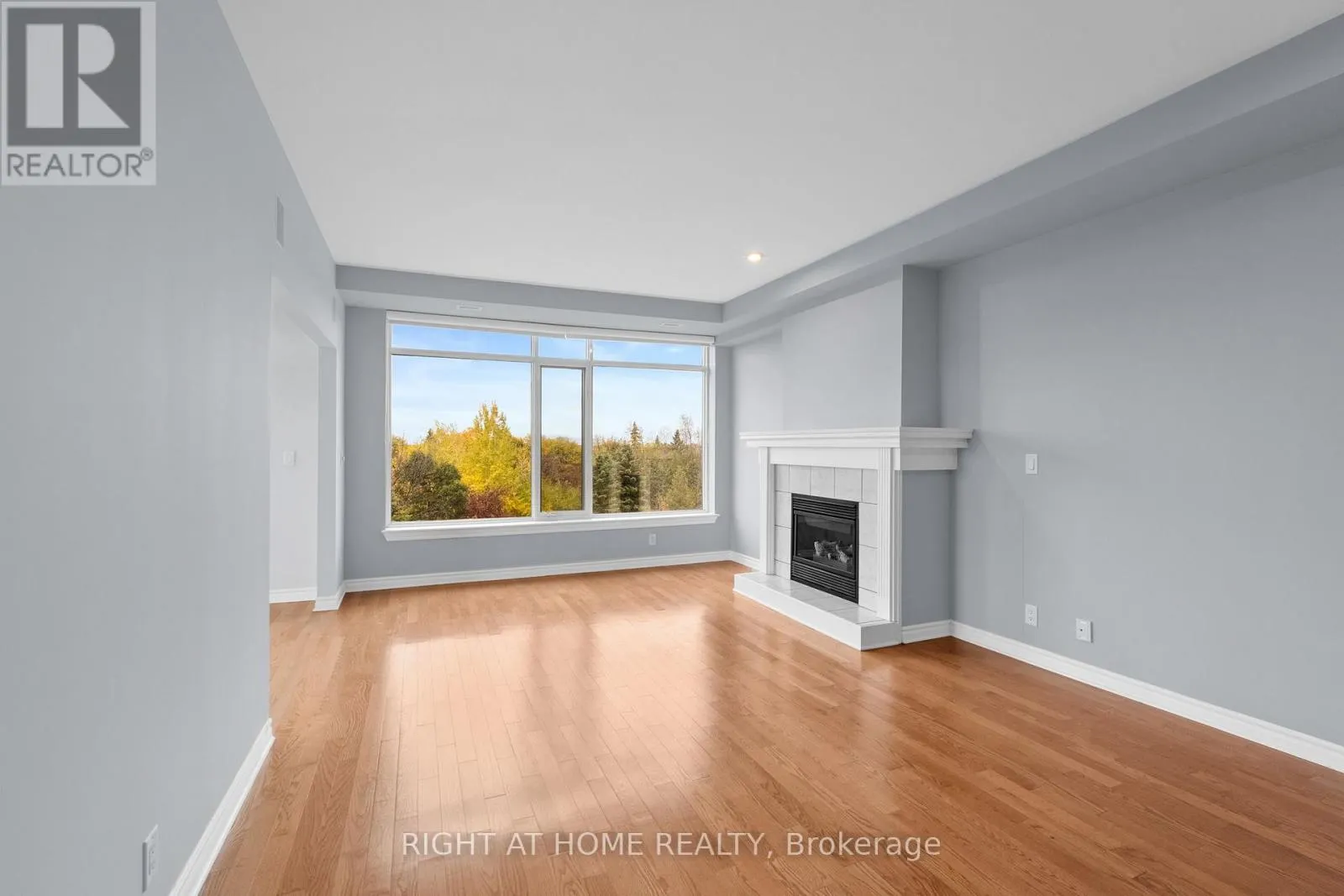 703 - 136 DARLINGTON PRIVATE SE