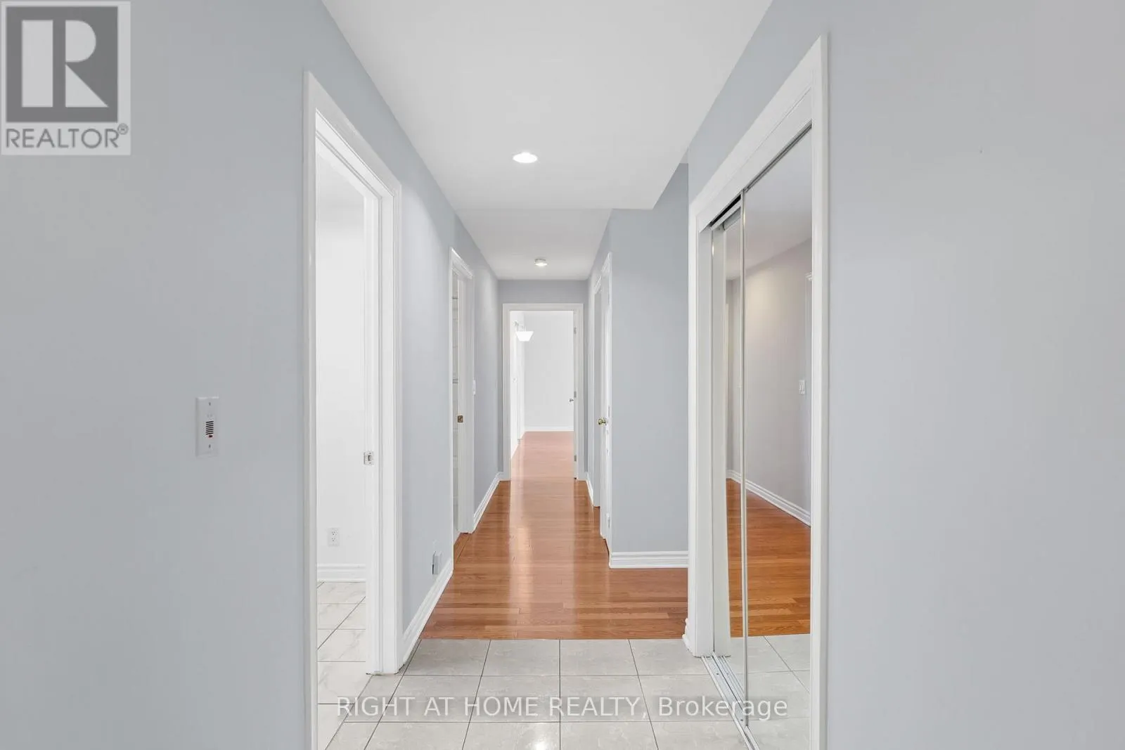 703 - 136 DARLINGTON PRIVATE SE