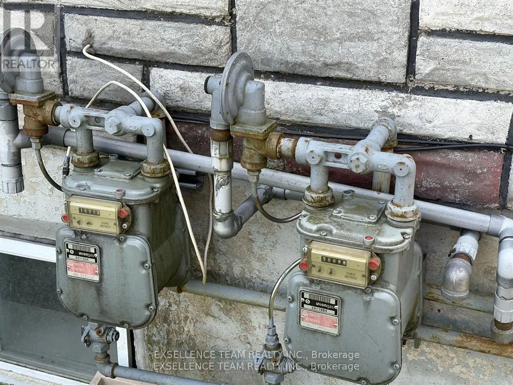 320+322 ANDRE AVENUE