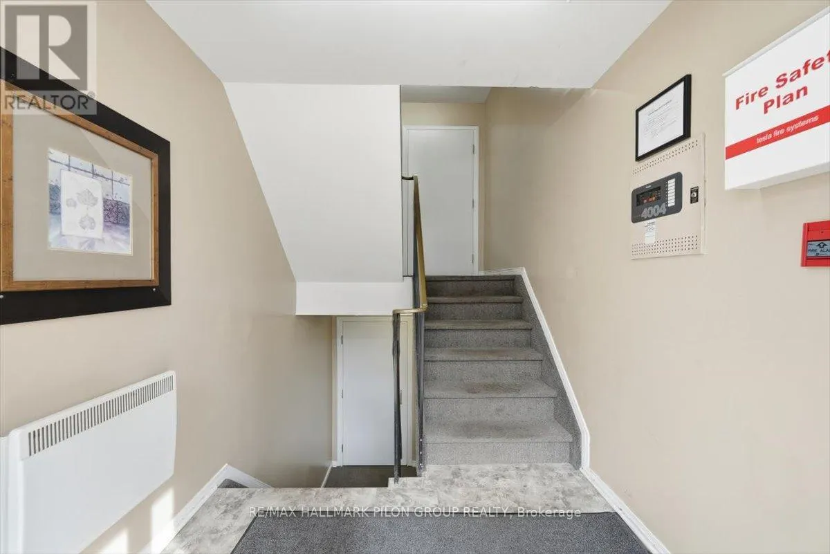 100 - 902 NOTRE DAME STREET