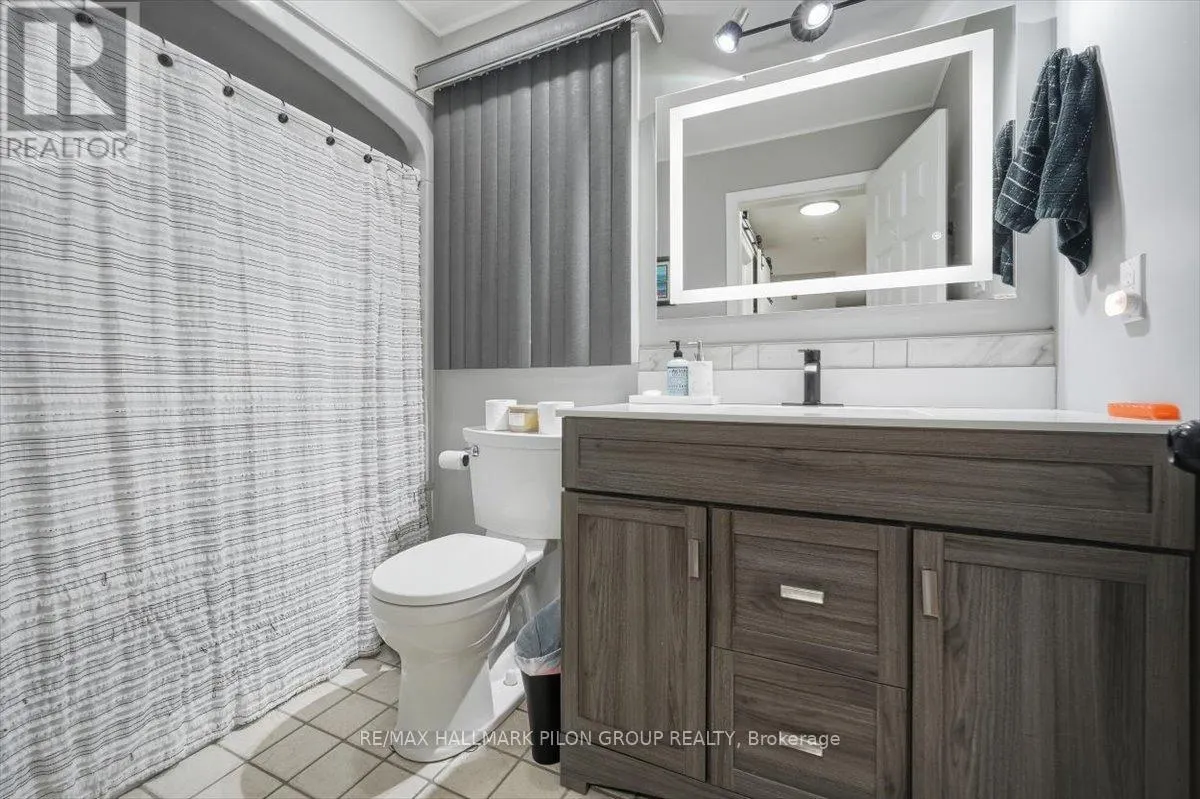 100 - 902 NOTRE DAME STREET