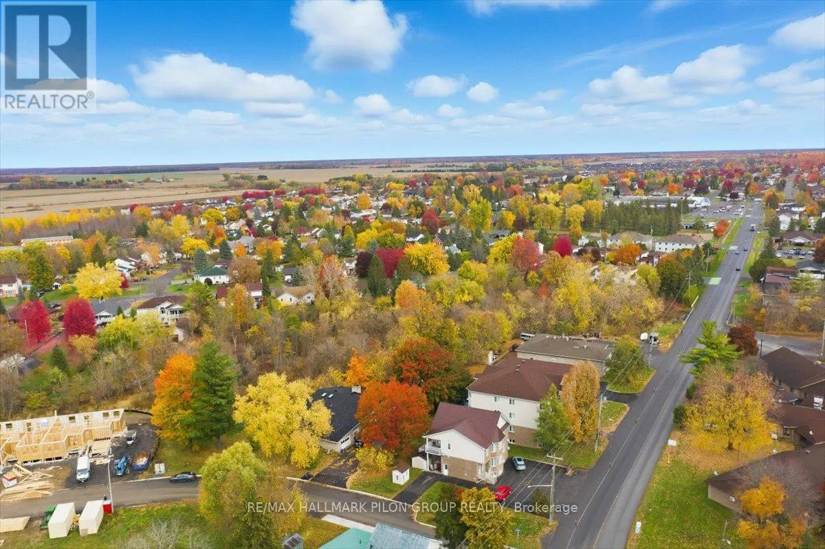 100 - 902 NOTRE DAME STREET