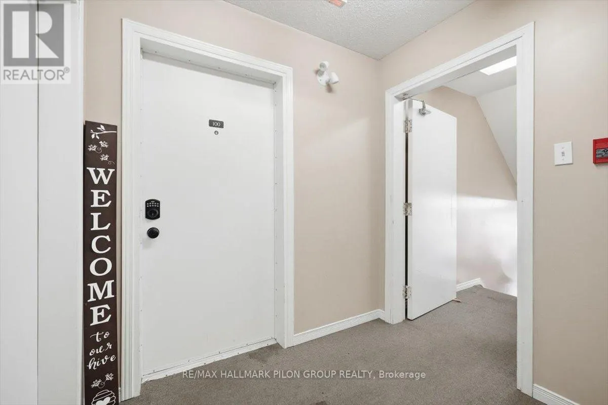 100 - 902 NOTRE DAME STREET