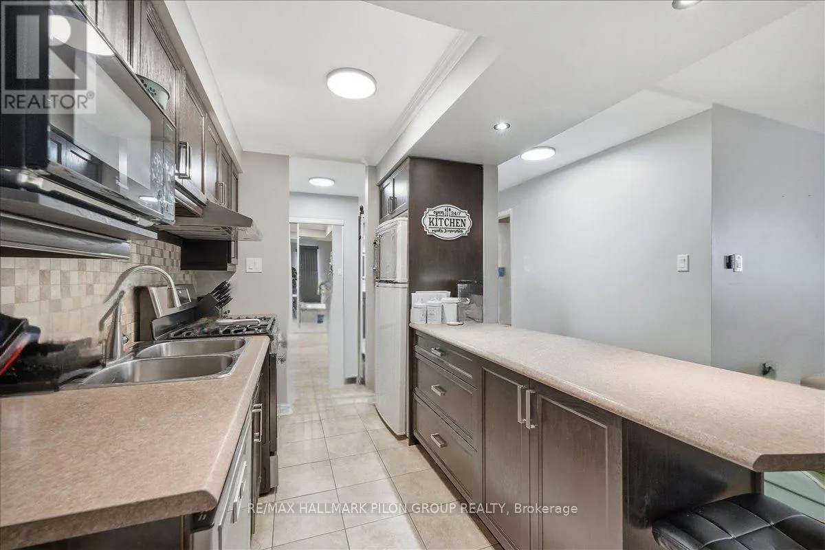 100 - 902 NOTRE DAME STREET