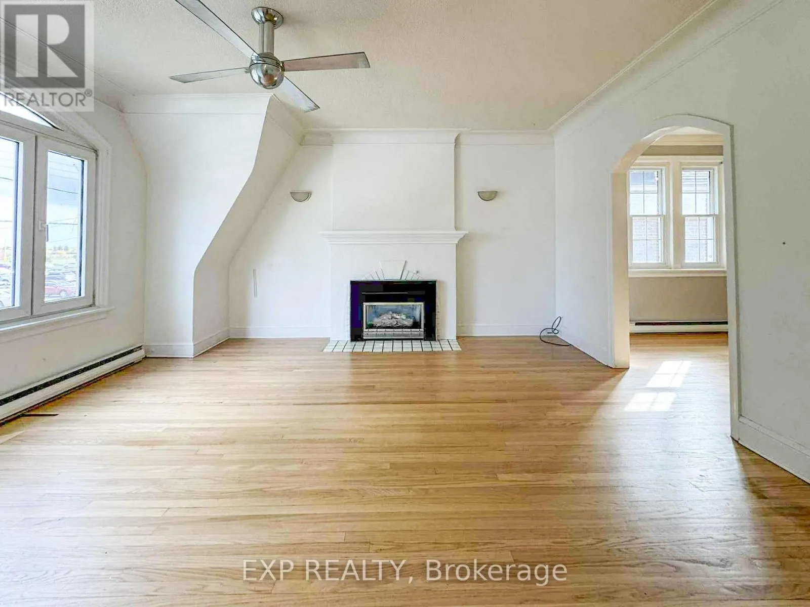 464 HOLLAND AVENUE