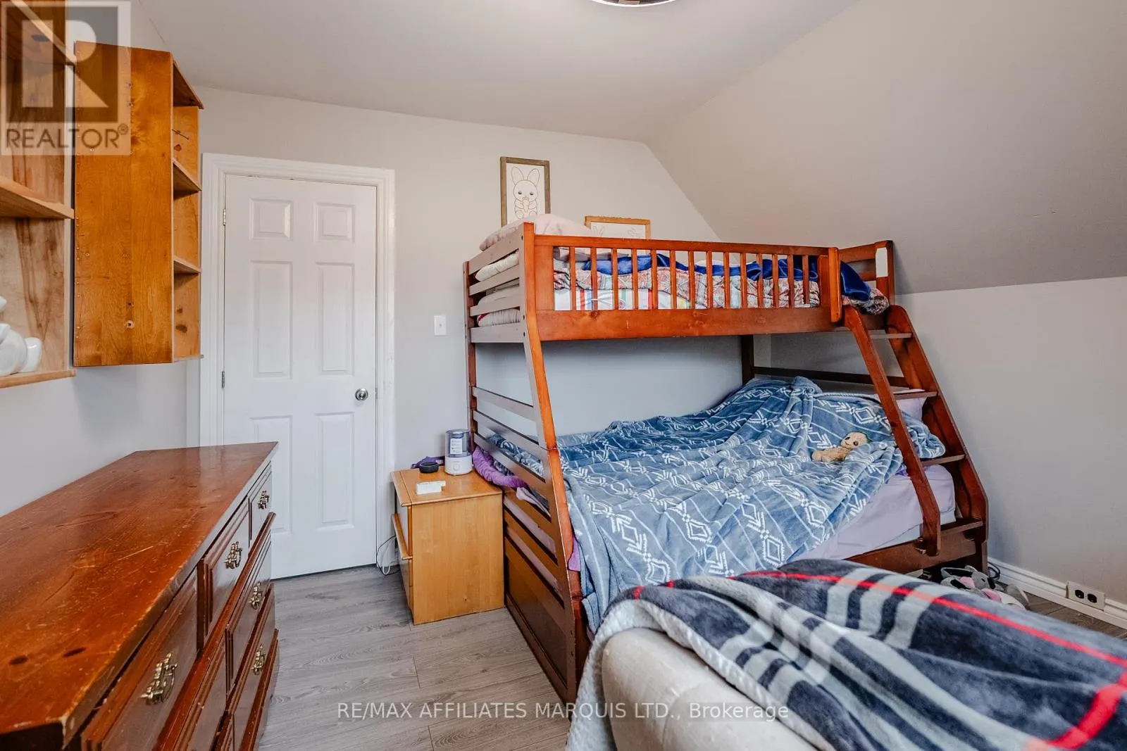 18 MECHANIC STREET W