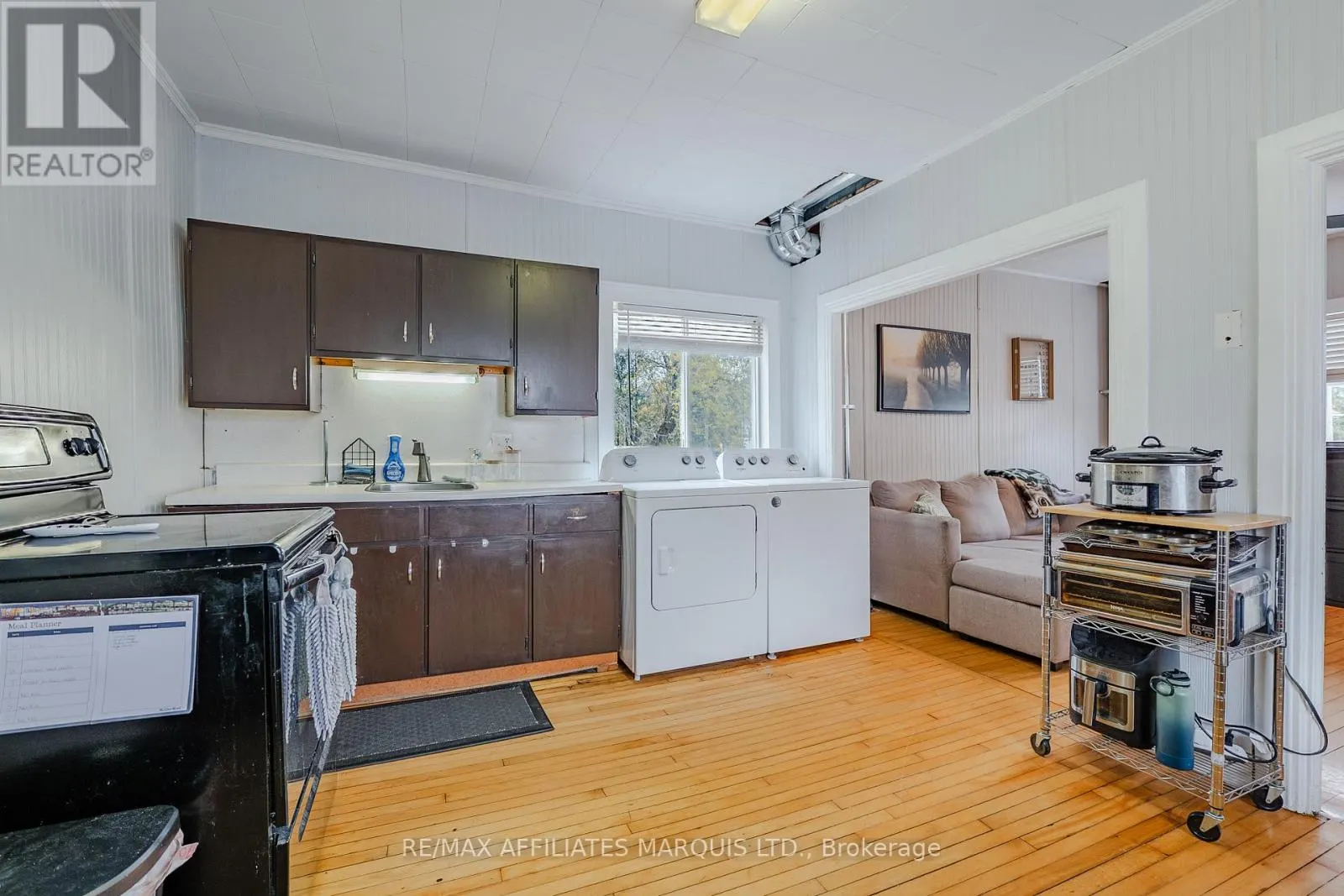 18 MECHANIC STREET W