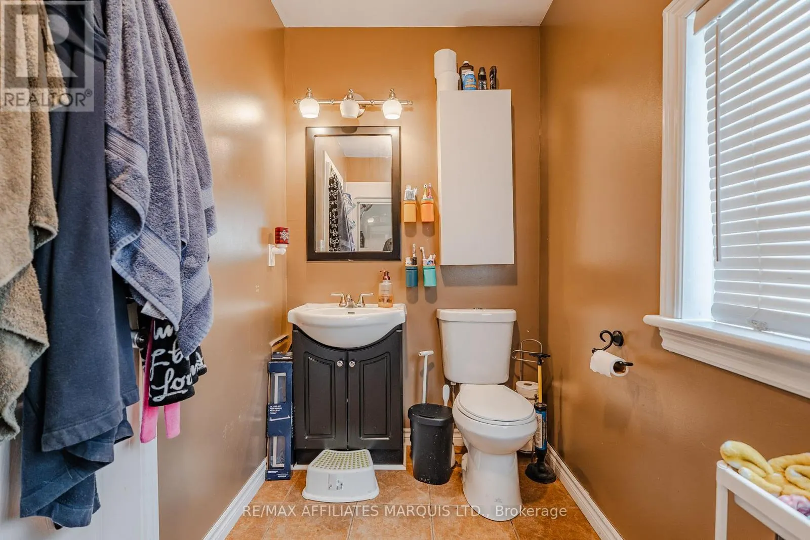 18 MECHANIC STREET W