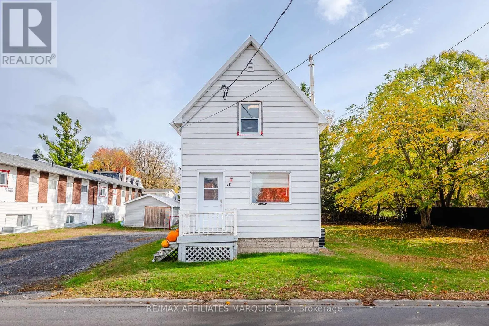 18 MECHANIC STREET W