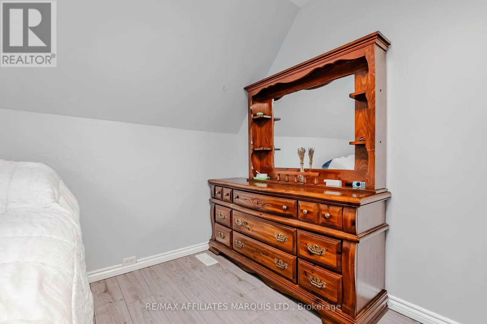 18 MECHANIC STREET W