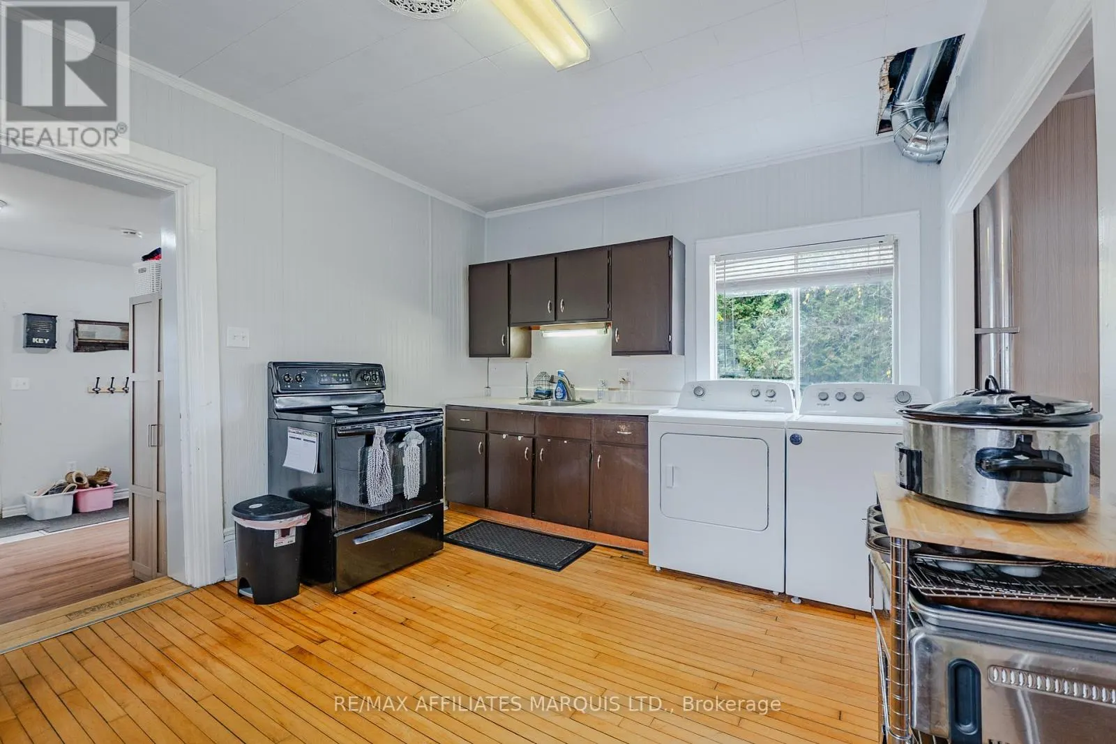 18 MECHANIC STREET W