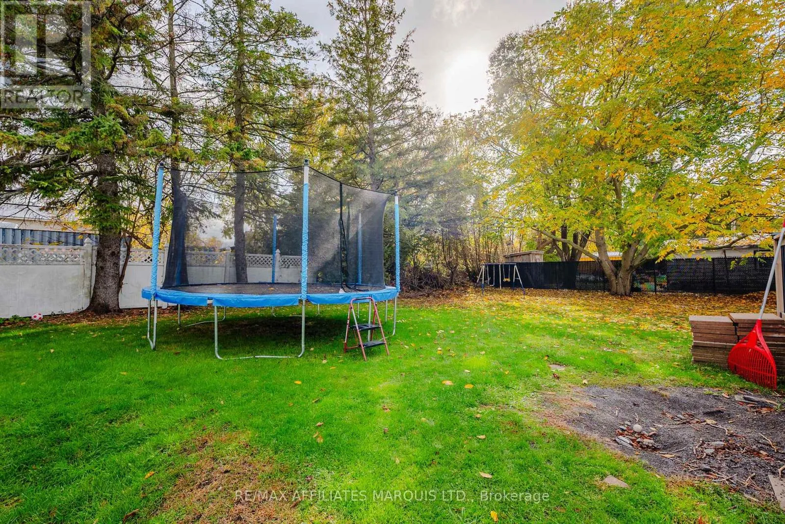 18 MECHANIC STREET W