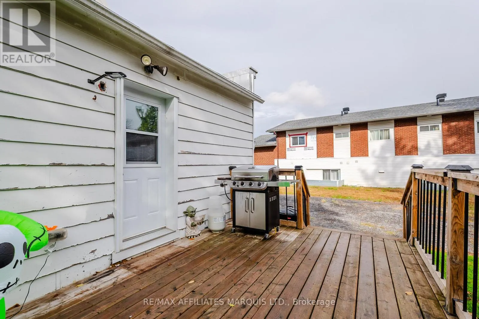 18 MECHANIC STREET W