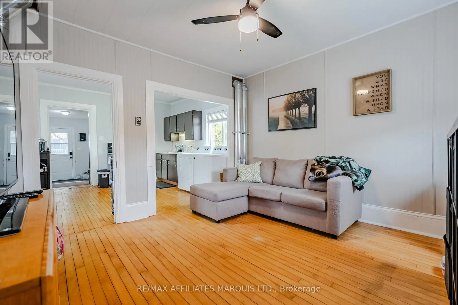 18 MECHANIC STREET W