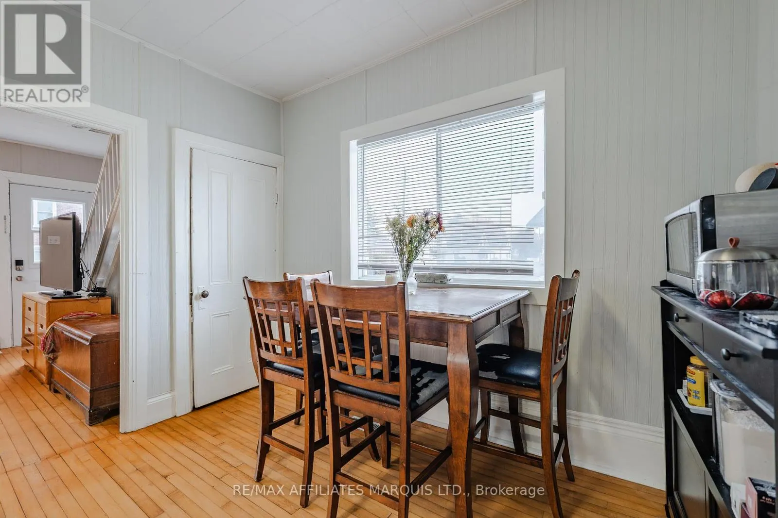 18 MECHANIC STREET W