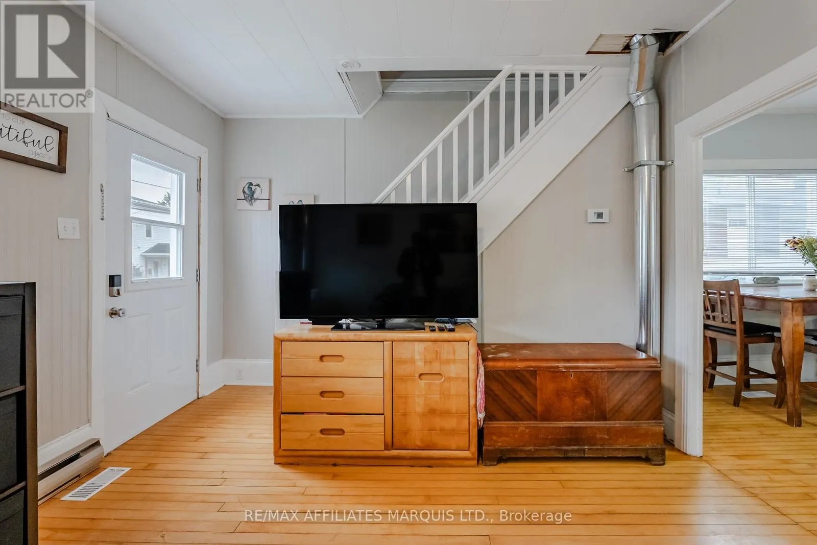 18 MECHANIC STREET W