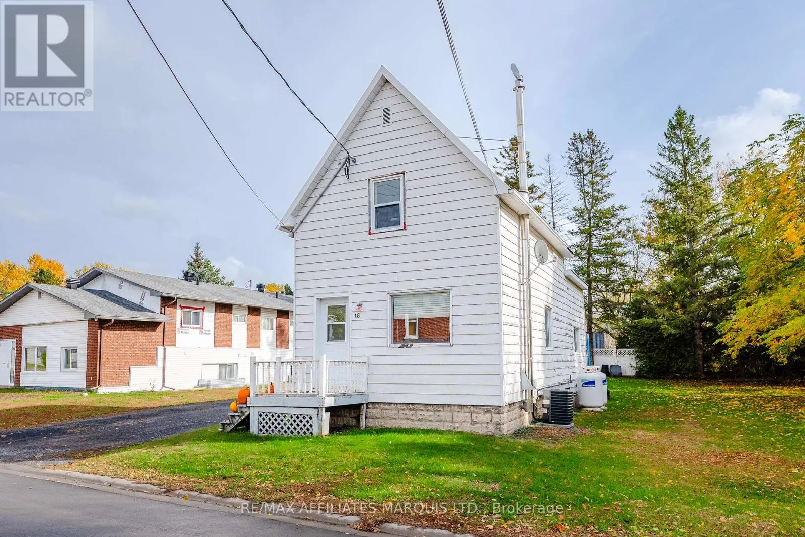 18 MECHANIC STREET W