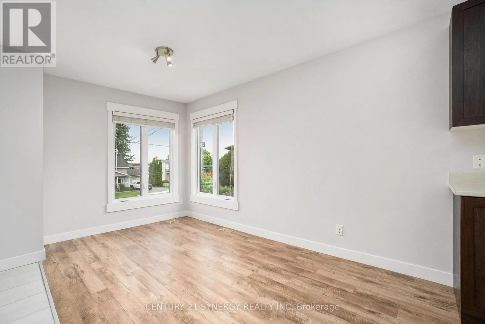 2 - 100 LAURIER STREET