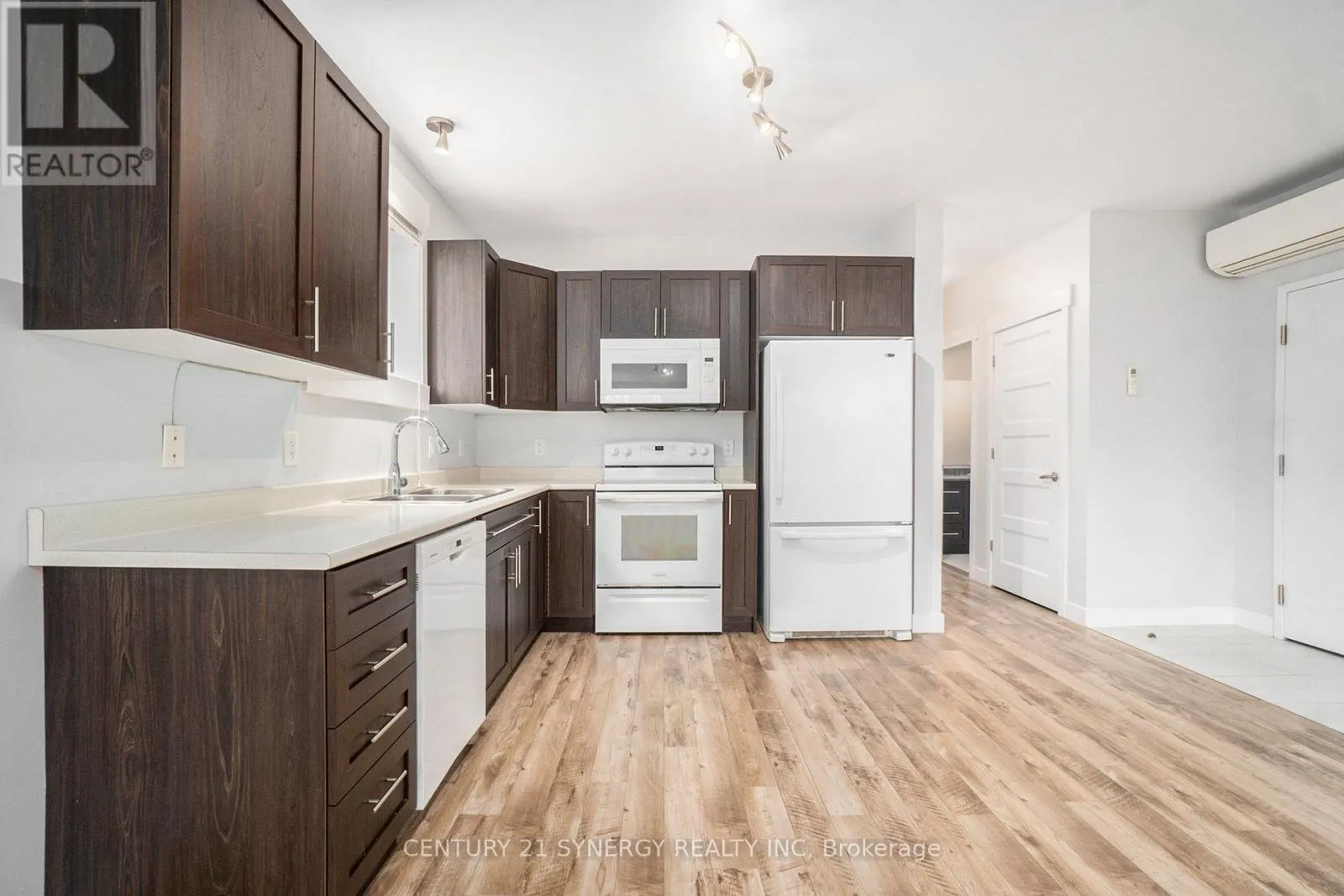 2 - 100 LAURIER STREET