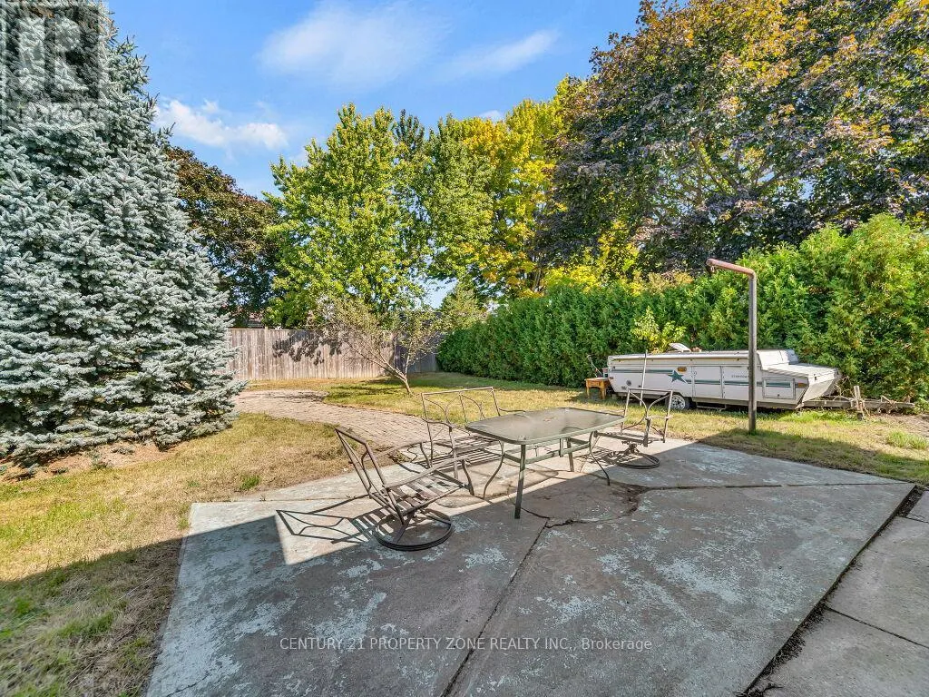 1002 EASTLAWN AVENUE