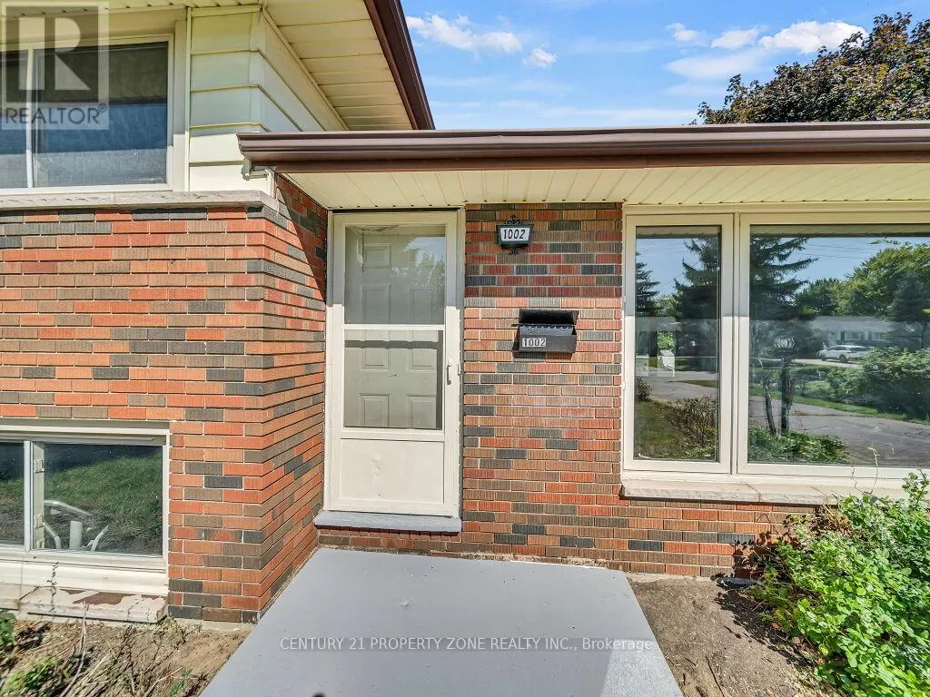 1002 EASTLAWN AVENUE