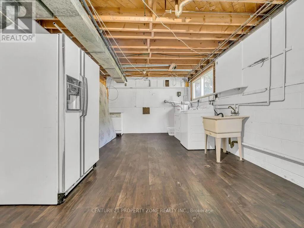 1002 EASTLAWN AVENUE