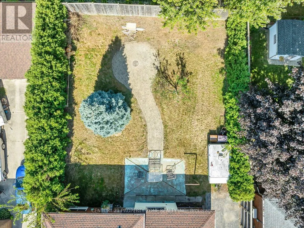 1002 EASTLAWN AVENUE