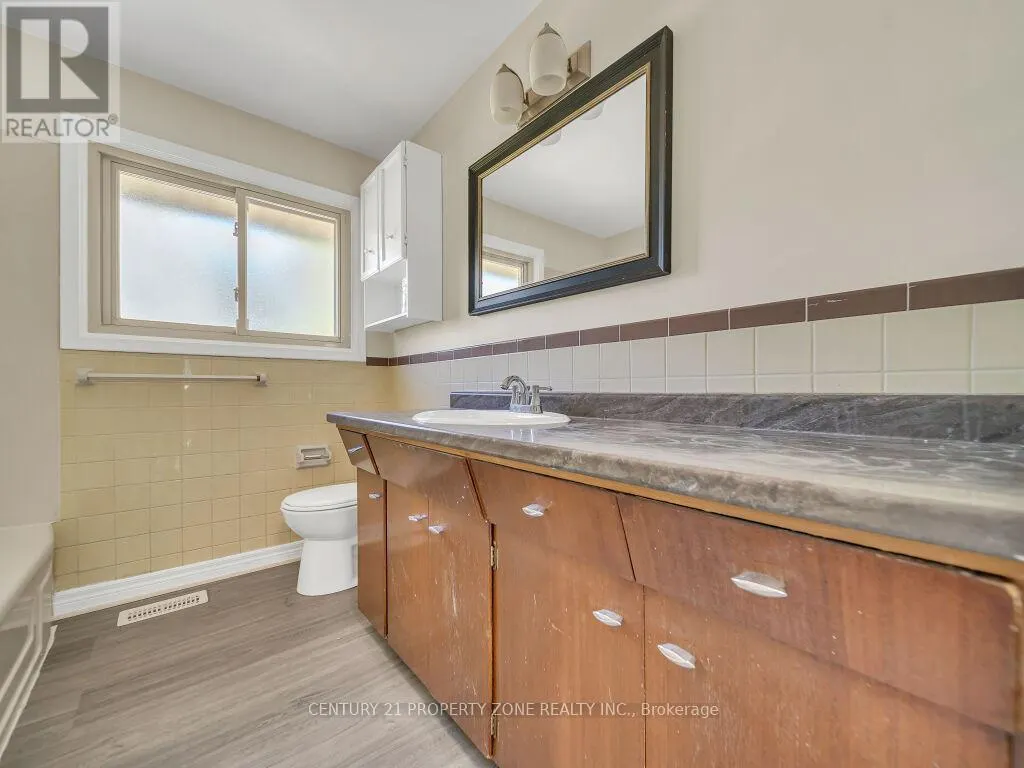 1002 EASTLAWN AVENUE