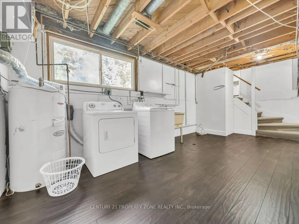 1002 EASTLAWN AVENUE