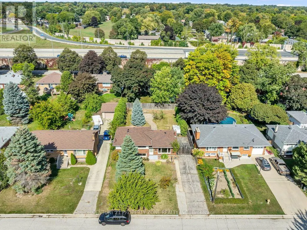 1002 EASTLAWN AVENUE