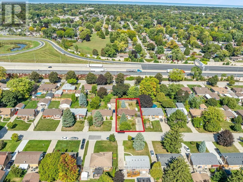 1002 EASTLAWN AVENUE