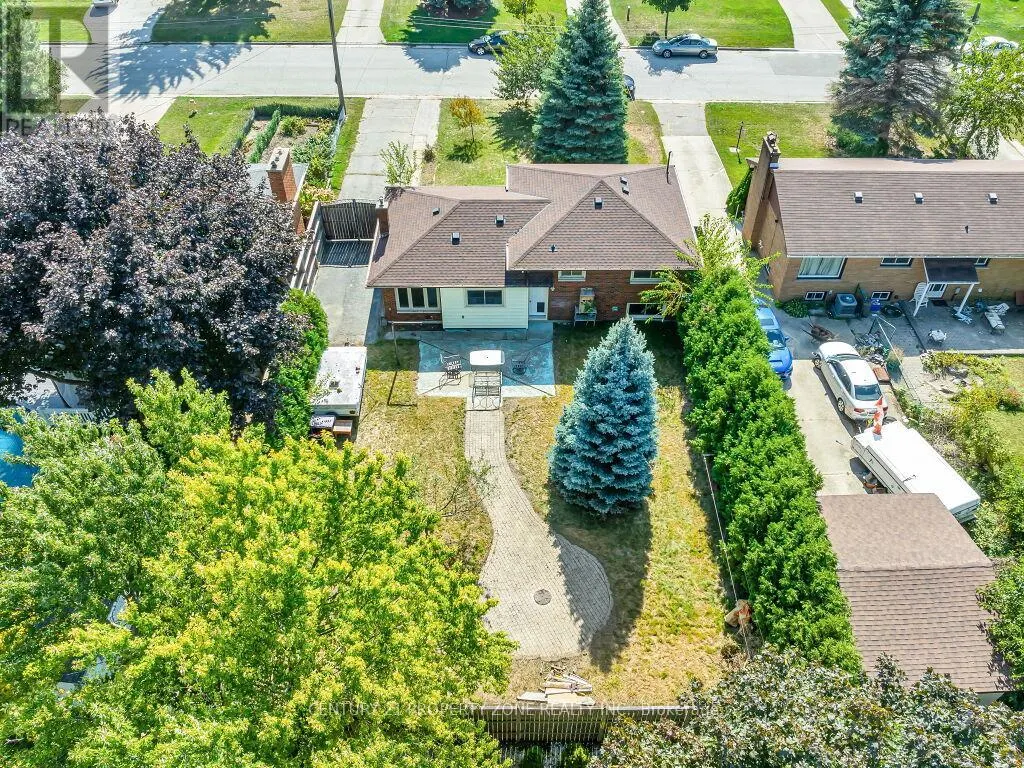 1002 EASTLAWN AVENUE