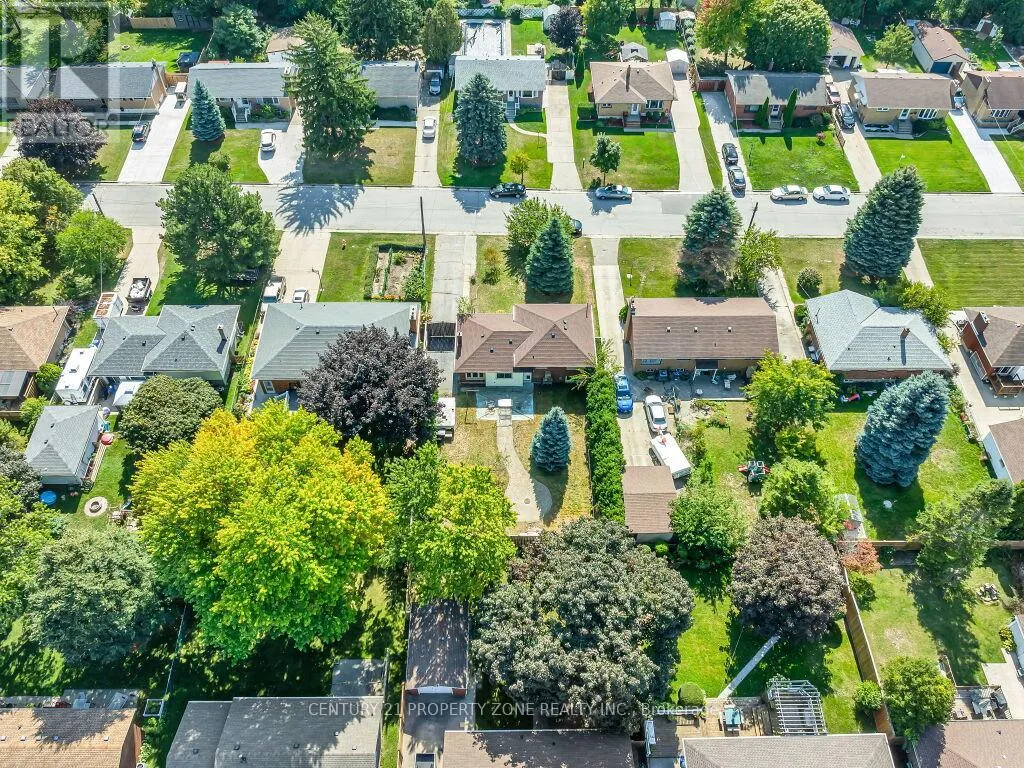 1002 EASTLAWN AVENUE