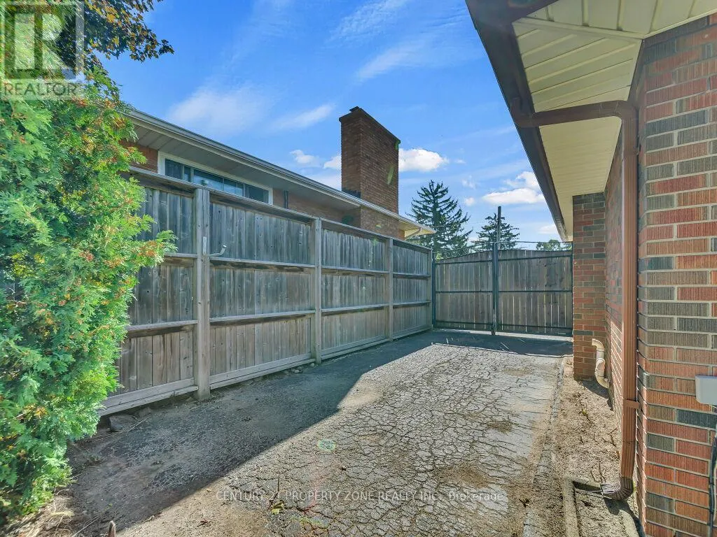 1002 EASTLAWN AVENUE