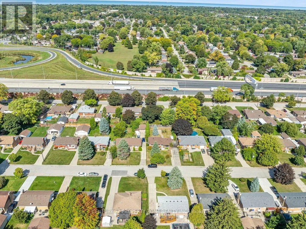 1002 EASTLAWN AVENUE