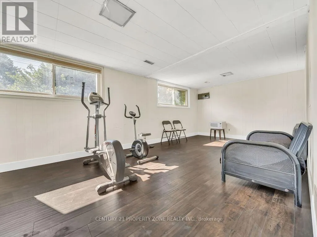 1002 EASTLAWN AVENUE