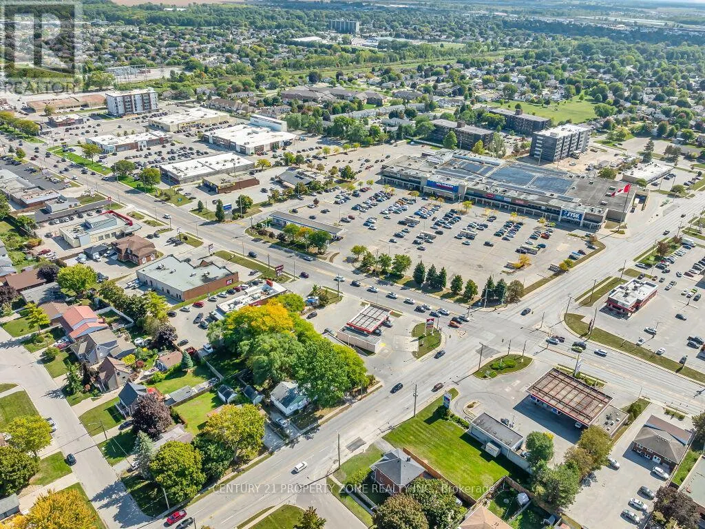 1002 EASTLAWN AVENUE