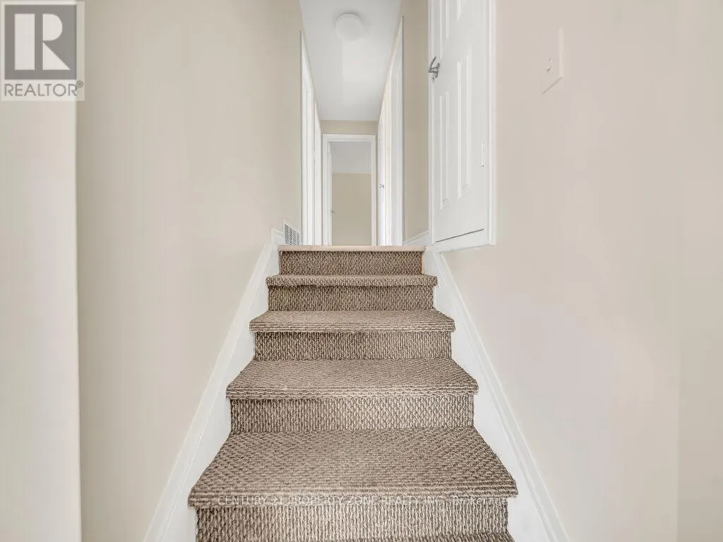 1002 EASTLAWN AVENUE