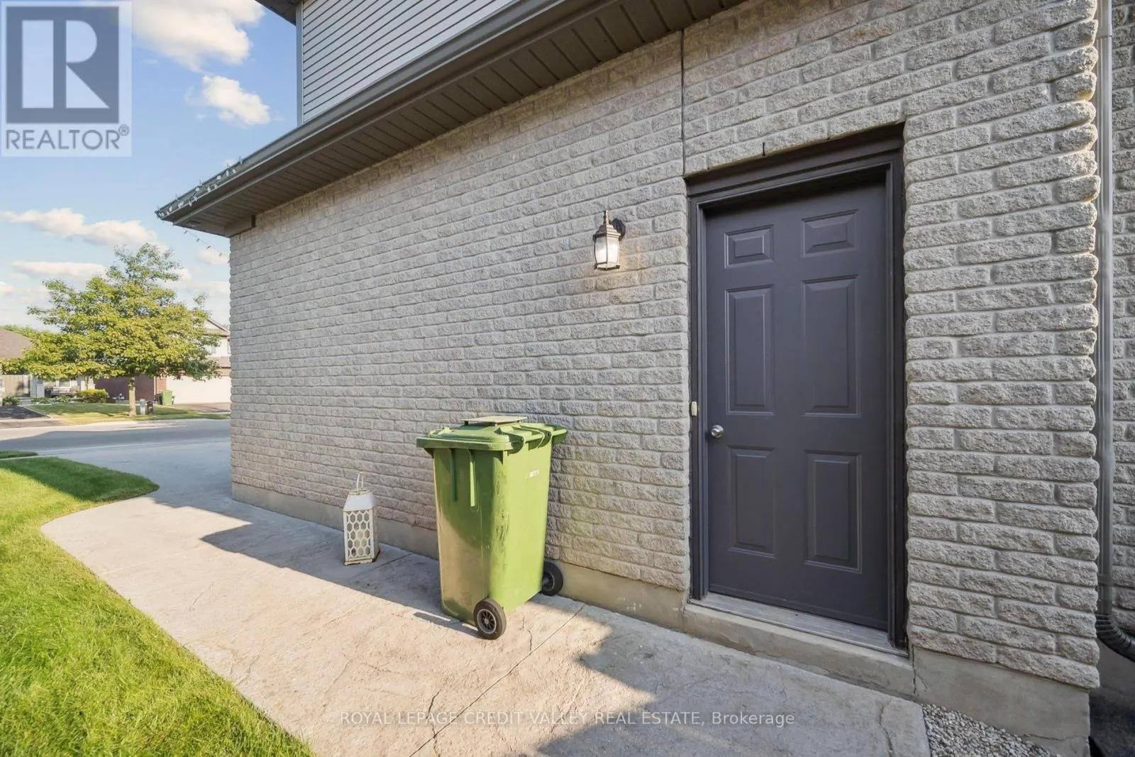 9 PEACH TREE BOULEVARD