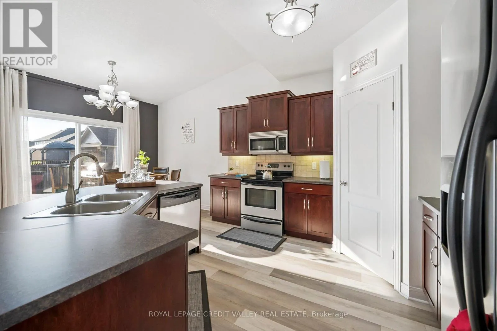 9 PEACH TREE BOULEVARD