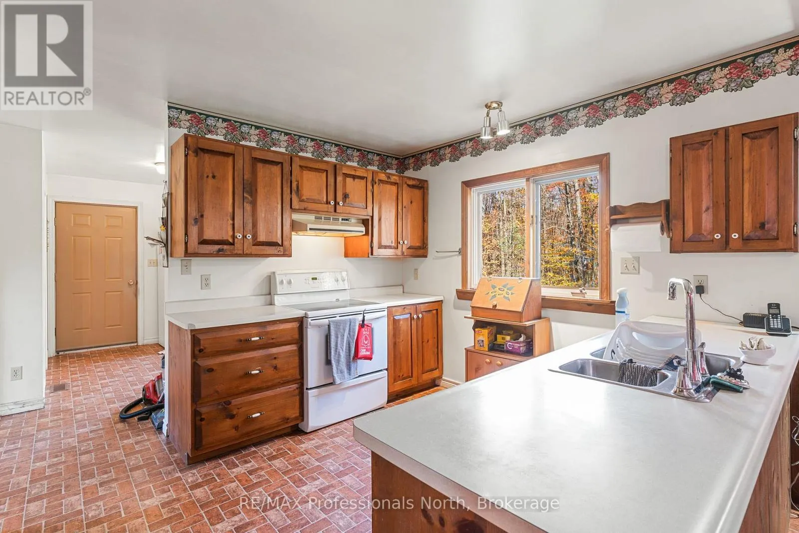 1415 SOUTH LAKE ROAD