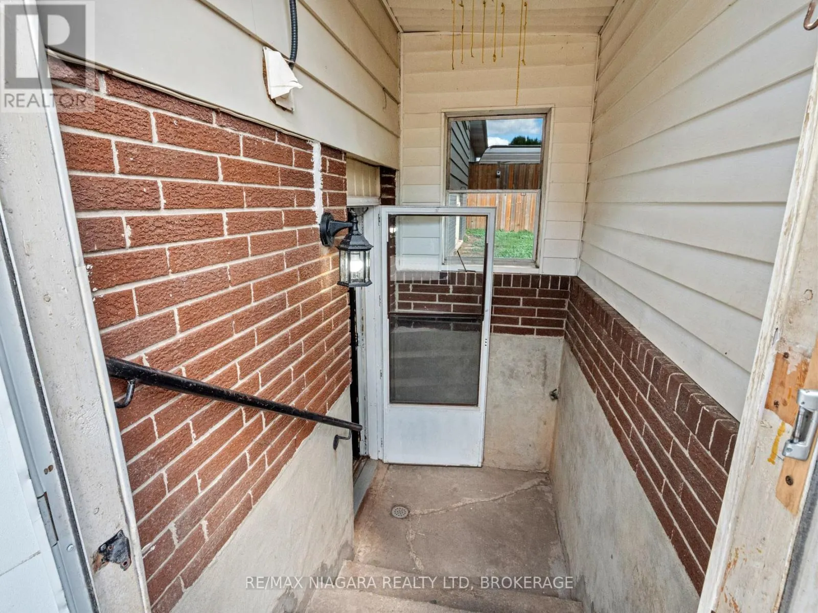 6256 MONTEREY AVENUE