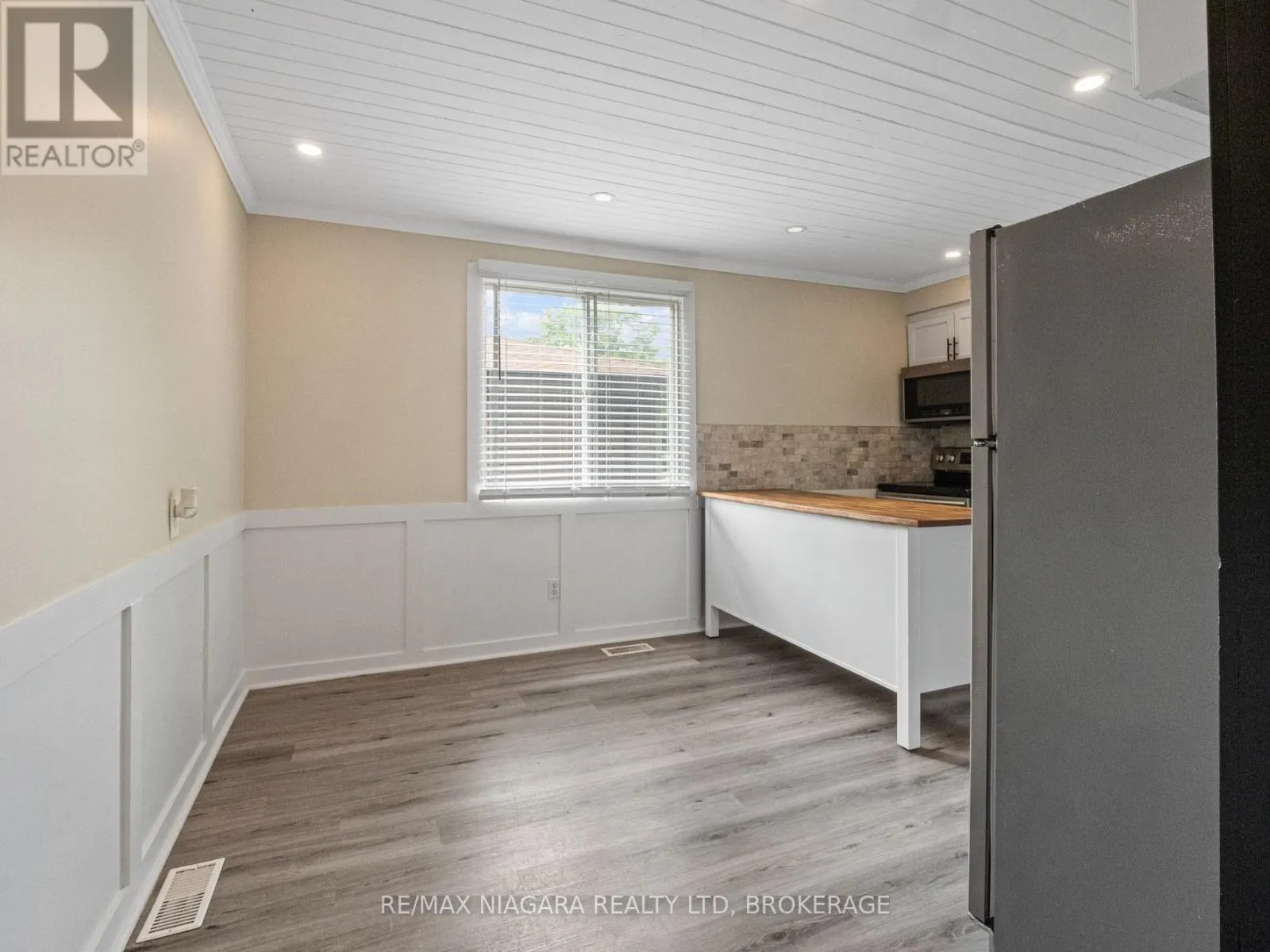 6256 MONTEREY AVENUE