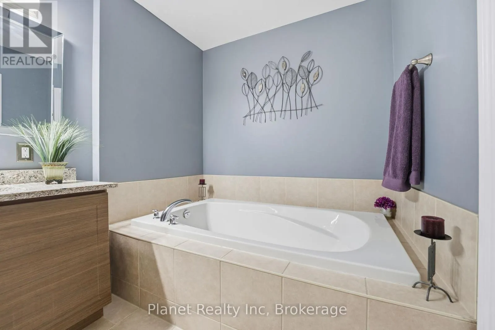 204 - 2 COLONIAL DRIVE, #204