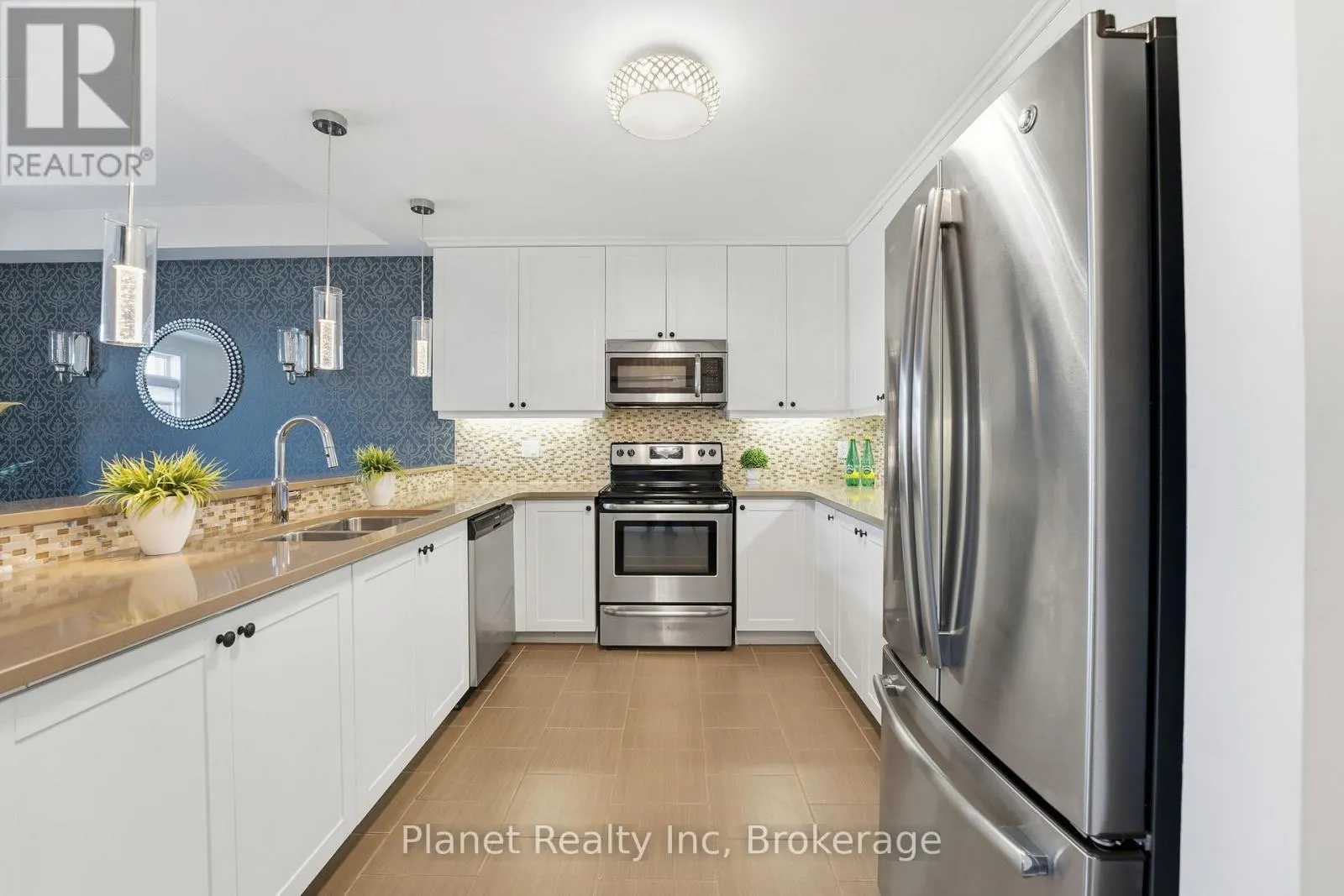 204 - 2 COLONIAL DRIVE, #204