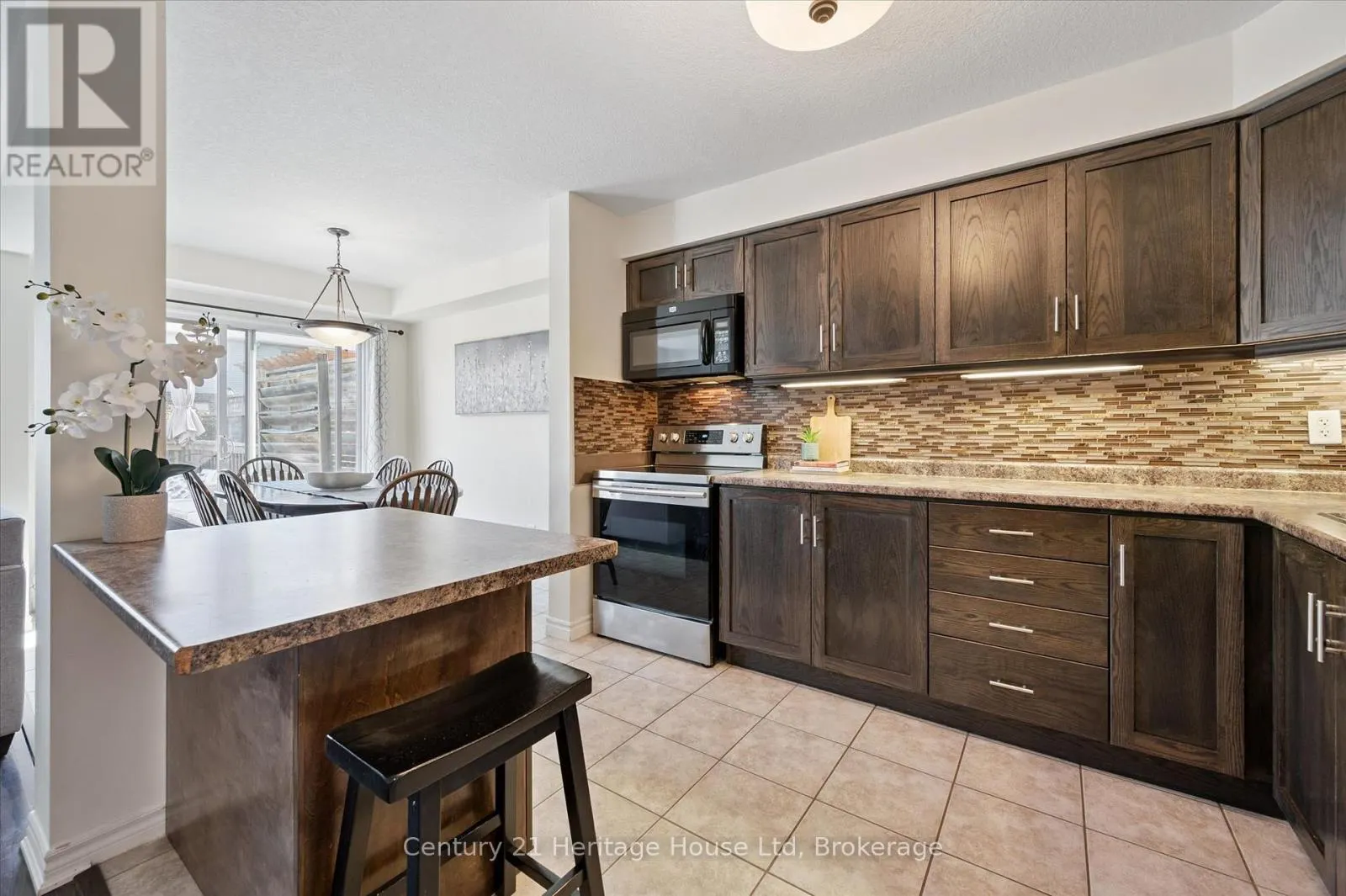 122 CREIGHTON AVENUE