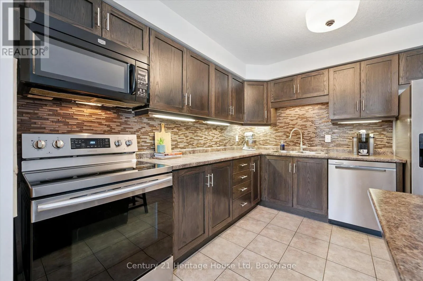 122 CREIGHTON AVENUE