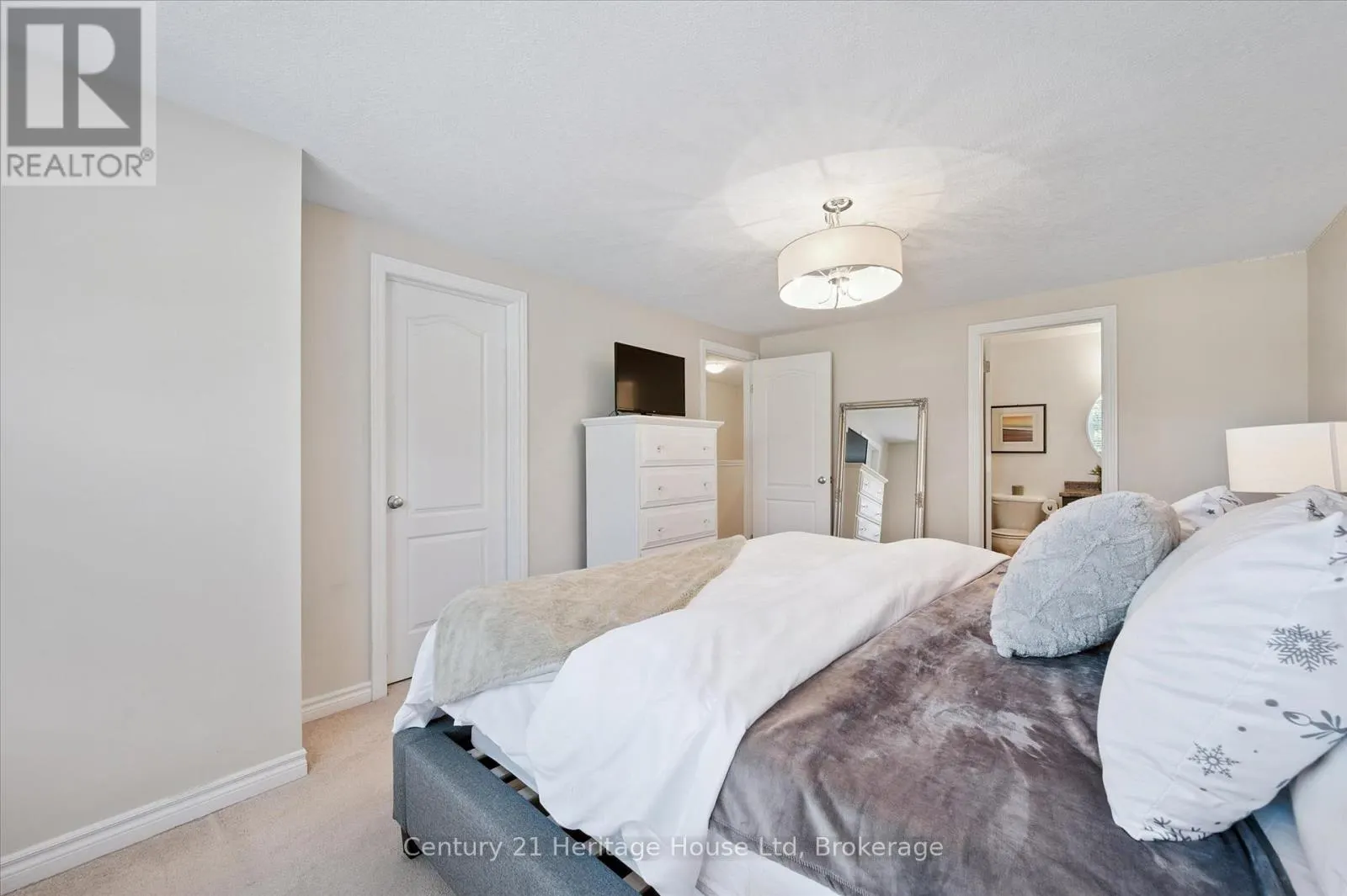 122 CREIGHTON AVENUE